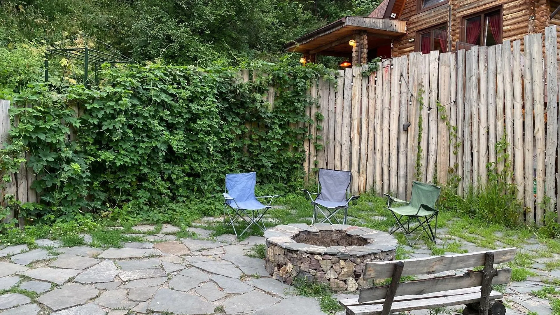 Sabay Sai Wooden Guesthouse In The National Park Almaty Guest house